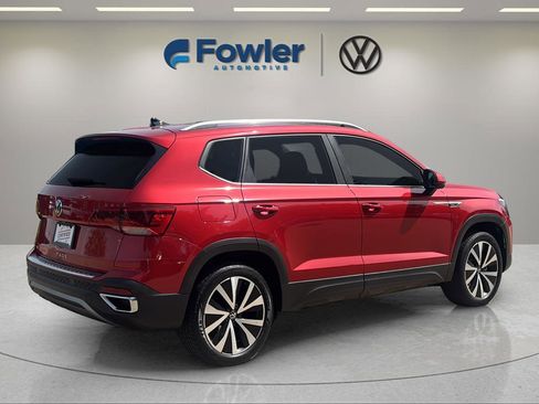 Used 2023 Volkswagen Taos SE FWD image 7