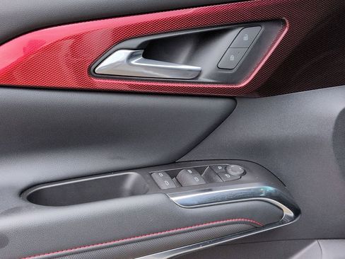 Used 2024 Chevrolet Traverse Z71 image 9