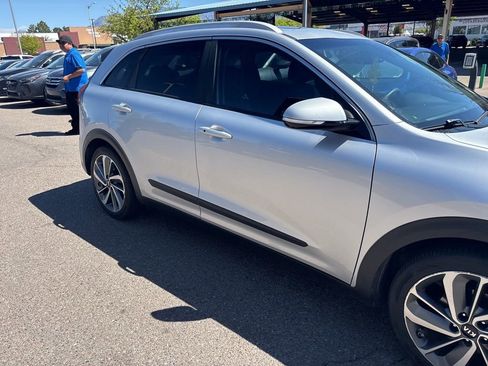 Used 2018 Kia Niro Touring image 8