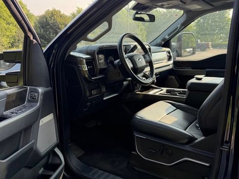 Certified 2024 Ford F250 Lariat w/ Lariat Ultimate Package AWD/4WD image 15