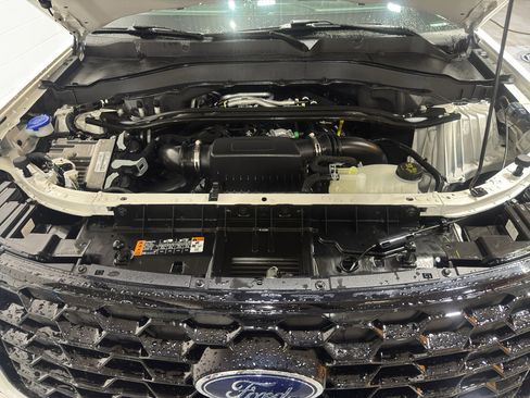Used 2025 Ford Explorer ST image 39