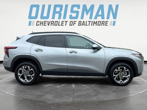 Certified 2025 Chevrolet Trax LT w/ Driver Confidence Package FWD image 7