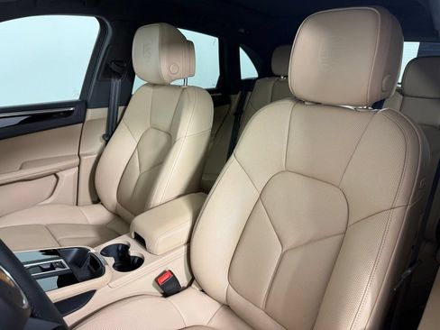 Certified 2026 Porsche Macan AWD/4WD image 5