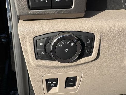 Used 2019 Ford F150 Limited w/ Trailer Tow Package image 15