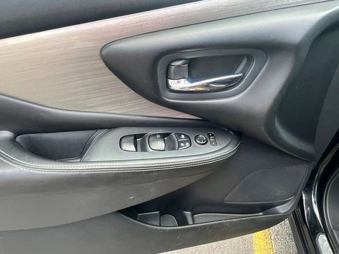 Used 2018 Nissan Murano SV AWD/4WD image 13