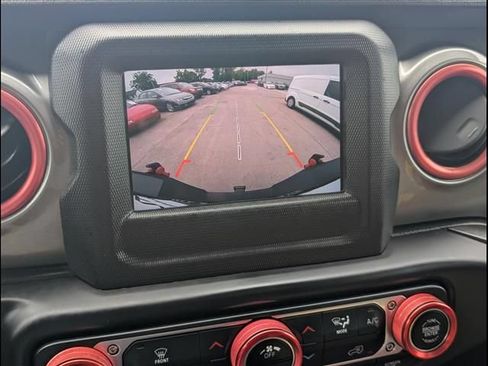Used 2019 Jeep Wrangler Unlimited Sahara AWD/4WD image 12