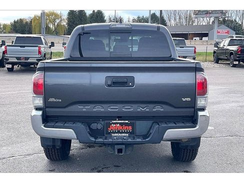 Used 2021 Toyota Tacoma TRD Off-Road AWD/4WD image 4