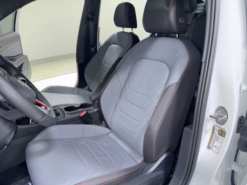 Used 2025 Volkswagen Jetta GLI Autobahn image 15