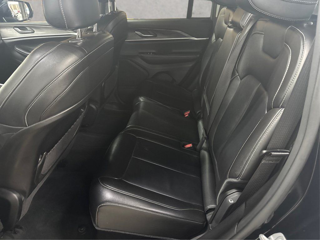 Used 2023 Jeep Grand Cherokee Limited AWD/4WD image 12