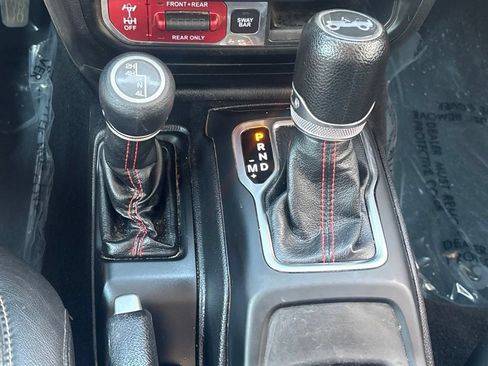 Used 2018 Jeep Wrangler Unlimited Rubicon AWD/4WD image 13
