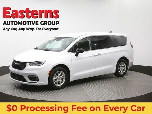 Used 2024 Chrysler Pacifica Touring-L FWD image 58