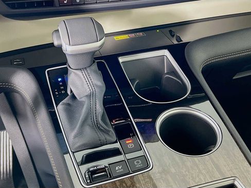 New 2025 Toyota Sienna Limited image 12