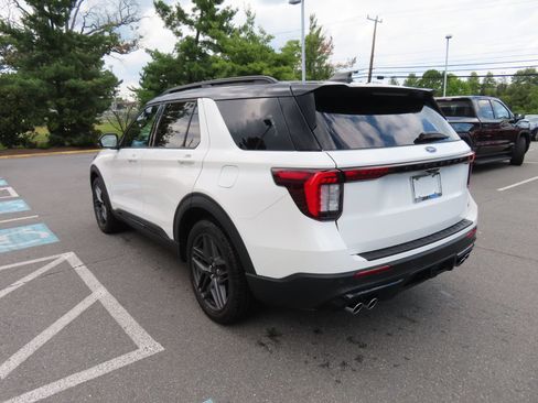 Used 2025 Ford Explorer ST AWD/4WD image 7