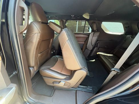 Used 2021 Ford Explorer King Ranch w/ Premium Technology Package AWD/4WD image 34