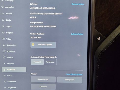 Used 2018 Tesla Model X 75D image 38