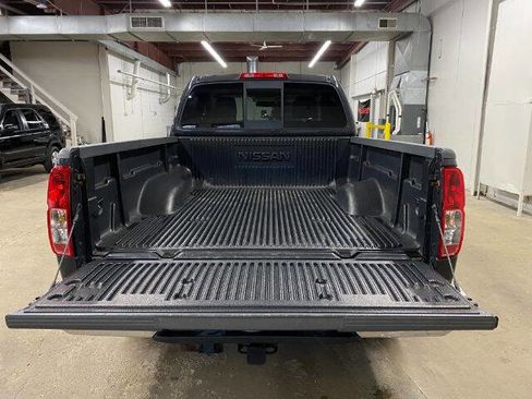 Used 2010 Nissan Frontier SE w/ SE Value Truck Pkg image 5