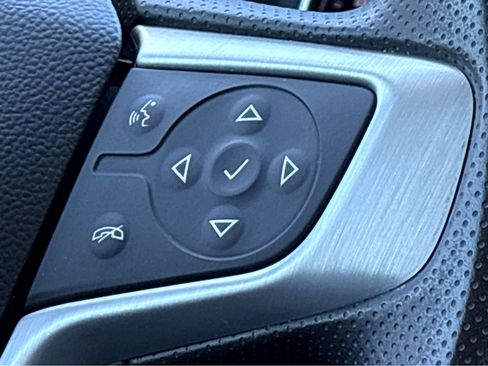 Used 2023 GMC Terrain SLE w/ Driver Convenience Package image 16