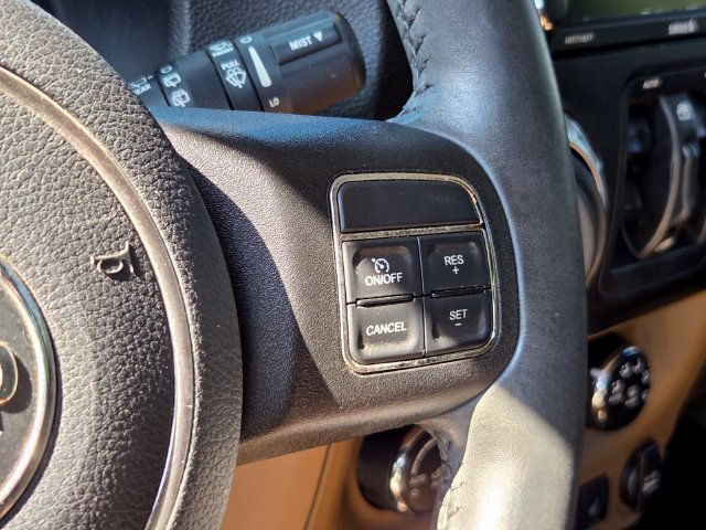 Used 2013 Jeep Wrangler Unlimited Sahara w/ Connectivity Group AWD/4WD image 9