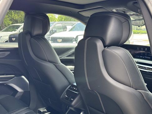 Used 2025 Cadillac Lyriq Luxury w/ LPO, Floor Liner Package AWD/4WD image 27