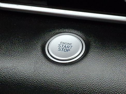 Used 2021 Hyundai Elantra SEL FWD image 25