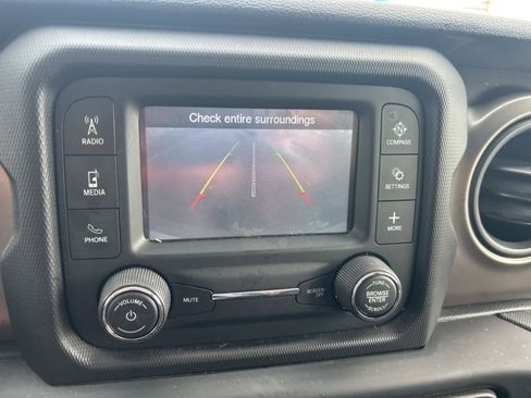 Used 2018 Jeep Wrangler Unlimited Sport S image 40