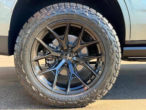 Used 2025 GMC Yukon AT4 Ultimate w/ LPO, Floor Liner Package AWD/4WD image 12