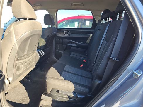 Used 2021 Kia Sorento LX image 11