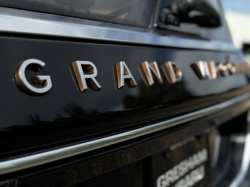 Used 2022 Jeep Grand Wagoneer Series III w/ Rear Seat Video Group 1 AWD/4WD image 66