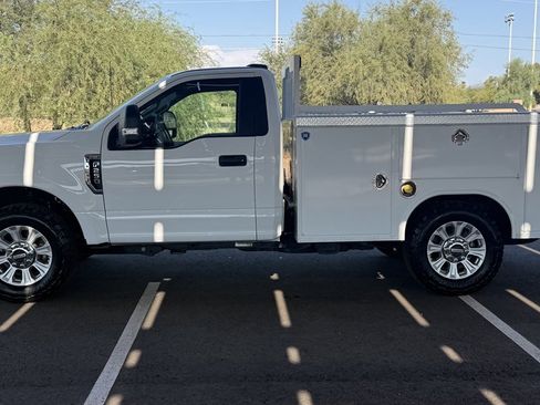 Used 2022 Ford F250 XL w/ STX Appearance Package RWD image 2