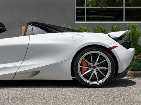 Used 2020 McLaren 720S Spider RWD image 28