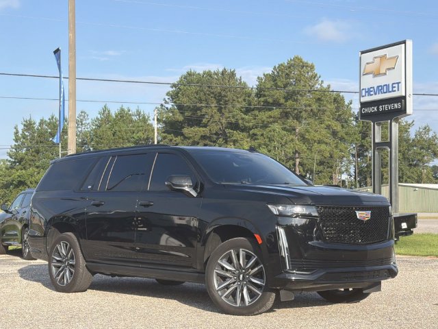 Used 2022 Cadillac Escalade ESV Sport Platinum w/ Heavy-Duty Trailer Package AWD/4WD image 2