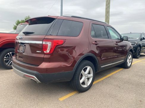 Used 2016 Ford Explorer XLT w/ Equipment Group 202A AWD/4WD image 8