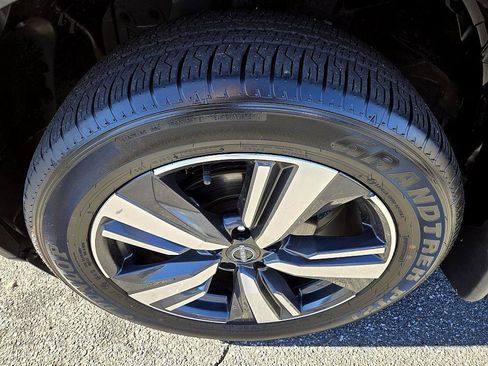 Certified 2024 Nissan Rogue SL image 13