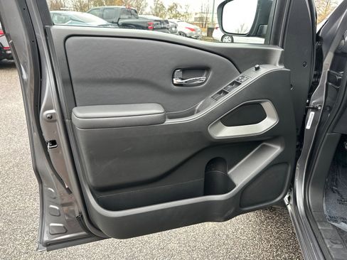 Certified 2022 Nissan Frontier SV image 10