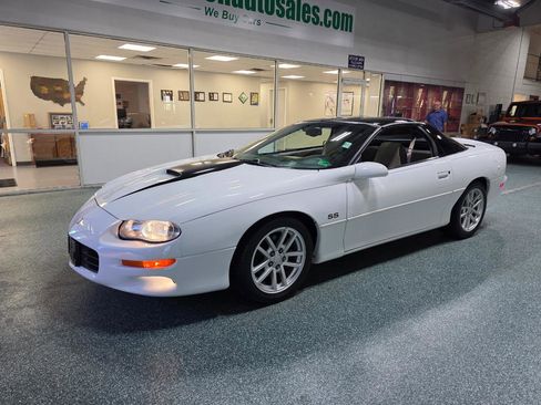 Used 2002 Chevrolet Camaro Z28 w/ SS Performance/Appearance Pkg RWD image 2