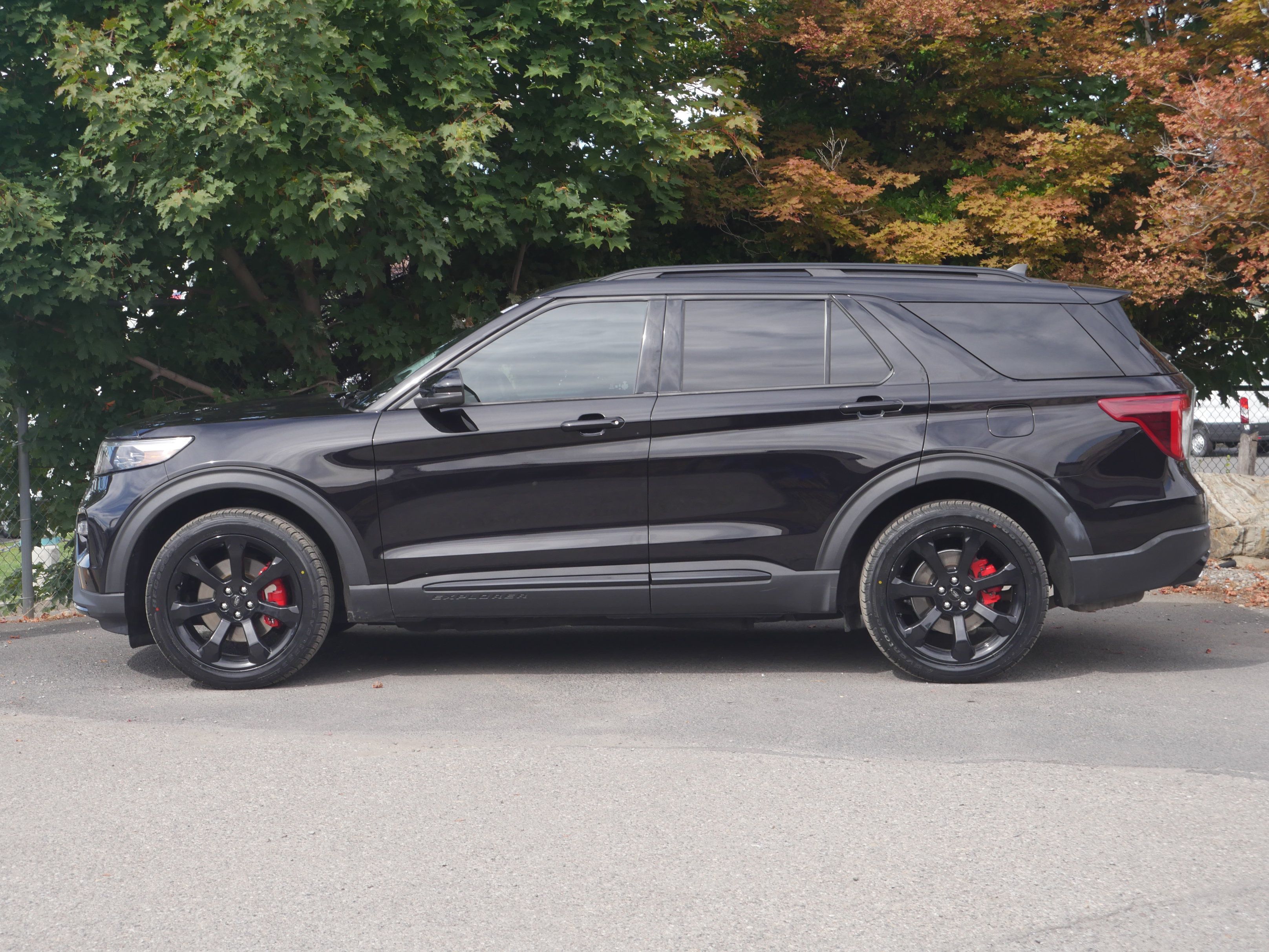 Certified 2023 Ford Explorer ST w/ Technology Package AWD/4WD image 9