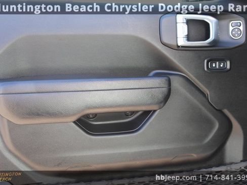 Used 2023 Jeep Gladiator Rubicon image 11
