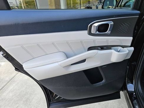 Used 2022 Kia Sorento SX Prestige w/ Panoramic Sunroof Package AWD/4WD image 17