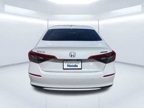 Used 2023 Honda Civic Touring image 4
