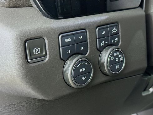 Used 2023 Chevrolet Silverado 1500 ZR2 image 11