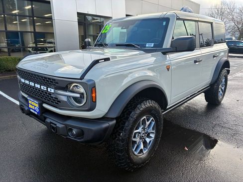 Used 2025 Ford Bronco Badlands AWD/4WD image 3