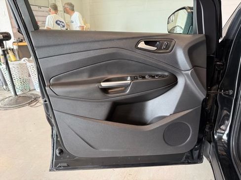 Used 2018 Ford Escape SE w/ SE Sport Appearance Package FWD image 14