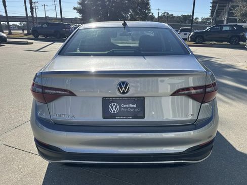 Used 2024 Volkswagen Jetta SE image 6