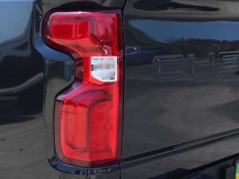 Used 2024 Chevrolet Silverado 3500 LTZ image 32