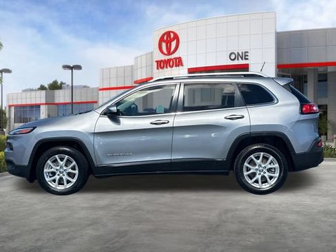 Used 2016 Jeep Cherokee Latitude w/ Comfort/Convenience Group FWD image 8