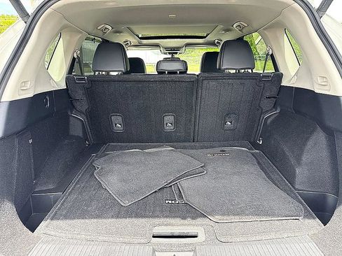 Used 2022 Nissan Rogue SV w/ SV Premium Package FWD image 24