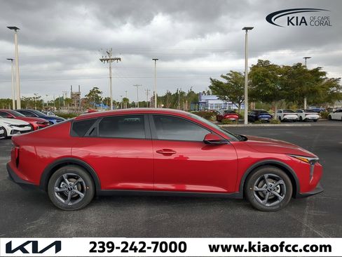 New 2025 Kia K4 LXS image 4