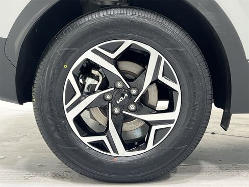 Used 2024 Kia Sportage LX image 10