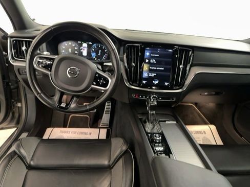 Used 2020 Volvo S60 T5 R-Design image 12