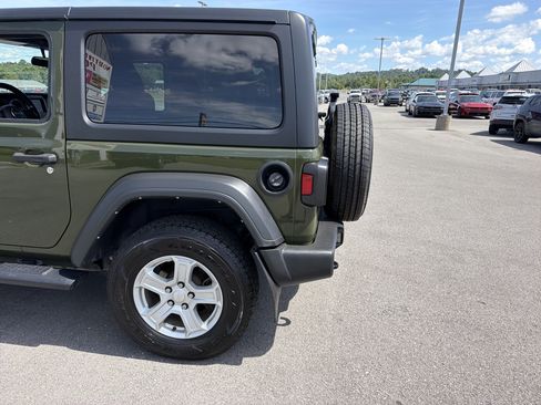 Used 2021 Jeep Wrangler Sport AWD/4WD image 9